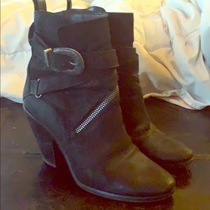 Buckle wrap booties